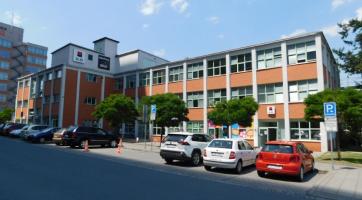 Modernizace a dvě patra navíc. Kraj chystá v budově 22 velké změny