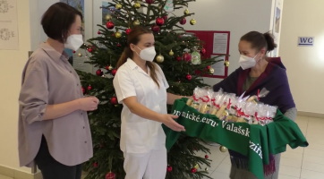 Dobrovolníci z ADRY obdarovali seniory