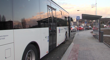 U zastávek v Sokolovské ulici už zastavují autobusy MHD