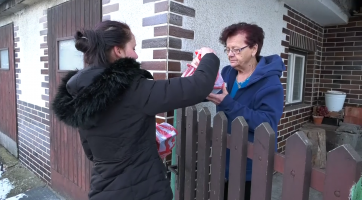 V Rožnově rozvezli 475 porcí štědrovečerních večeří seniorům zdarma