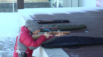 Tradiční biatlon byl letos konečně se sněhem