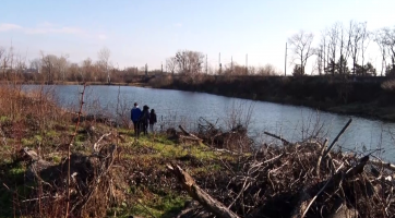 Slunečné dopoledne využili zájemci k tomu, aby pomohli dočistit oblíbenou lokalitu kolem Lužáku