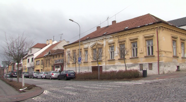 Radnice přijímá žádosti o dotace na obnovu fasád a bourání starých domů