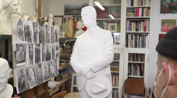 Veřejná sbírka přispěla k realizaci sochy J. A. Bati