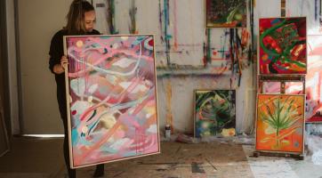 V Baťově institutu bude zahájena výstava exotických krajin Hany Mikulenkové