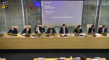 Jednání zastupitelstva si přehrajete ze záznamu 