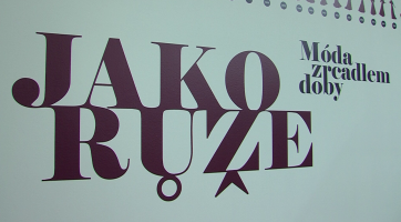 Nová výstava ve Slováckém muzeu se věnuje měšťanskému oděvu