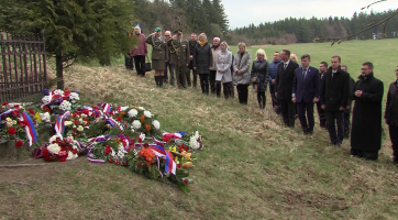 V Lačnově si připomněli vypálení Vařákových pasek