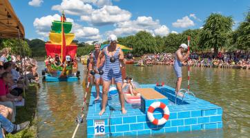 Do holešovských zámeckých zahrad vplují netradiční plavidla. Přihlaste i svou loď!