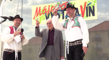 Na náměstí Míru se konal regionální trh a májový košt