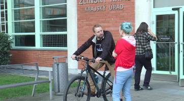 Zaměstnanci krajského úřadu vyrazili do práce ve sportovním