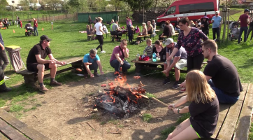 Čarodějové a čarodějnice se slétli na kurtech