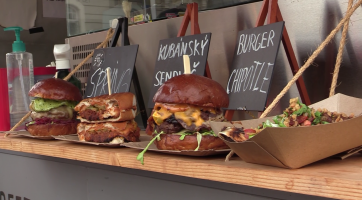 Na Masarykovo náměstí přijely foodtrucky plné jídla