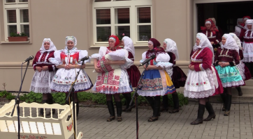 Drmolice zahájily výstavu o úvodnicích