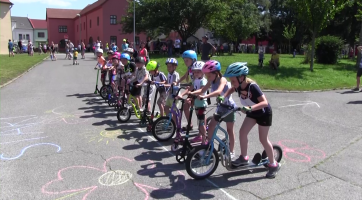 Den dětí nabídl závody koloběžek