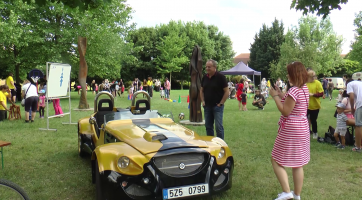Park před poliklinikou ovládly děti