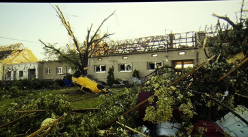 Dokument zachycuje život po tornádu