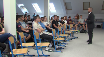 Gymnázium Jana Pivečky navštívila delegace z amerického velvyslanectví