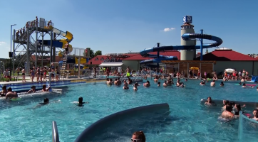 Venkovní koupaliště v Uherském Brodě přilákalo při premiéře 2 tisíce lidí