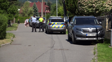 Rožnovem otřásla tragédie, muž zastřelil ženu a dvě děti, pak i sebe