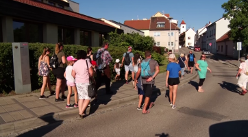 O procházky Planetární stezkou mají turisté i domácí velký zájem