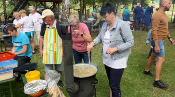 Na Štrúčkobraní vařili česnečku i darovali kostní dřeň