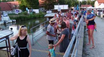 Benátská noc nabídla divadlo i žongléřskou show