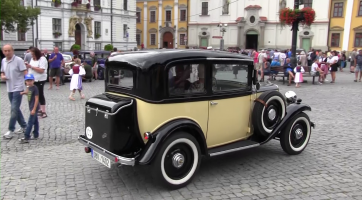 Historické motocykly a vozidla se sjely na Masarykovo náměstí
