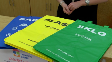 Domácnosti si mohou vyzvednout tašky na odpad