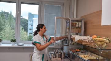 Konec přídělu jídel v jeden čas a podle jídelníčku. Zlínská porodnice nabízí maminkám jako první v kraji stravování formou rautu