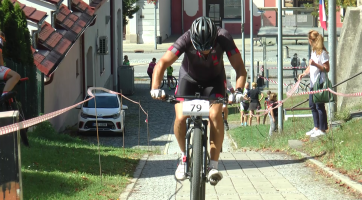 Závodům horských kol letos počasí přálo