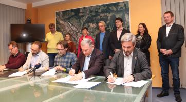 Ve Vsetíně podepsali koaliční smlouvu. Pět stran povede jako starosta Jiří Čunek