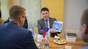 Hejtman přijal zástupce velvyslanectví Kazachstánu 