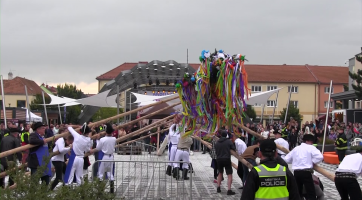 Andělské hody zahájilo stavění máje