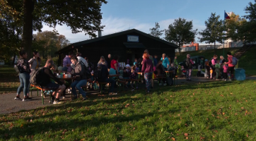 Děti společně uspávaly broučky 