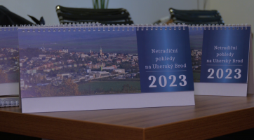 Nový stolní kalendář na rok 2023 je už v prodeji