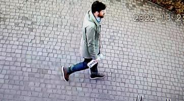 Policie zjišťuje totožnost muže, kterého srazil vlak v Babicích. Poznáváte ho?