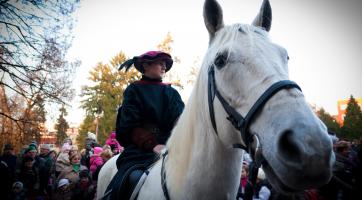Svatý Martin na bílém koni vyrazí do ulic Zlína za doprovodu malých Martínků