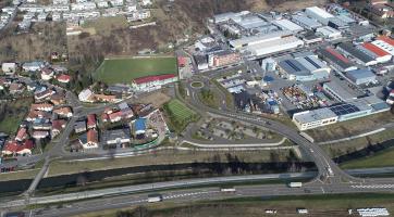 Otevření nového mostu v Přílukách se odkládá. Zhotovitel nestihl zajistit potřebné doklady k dopravnímu značení