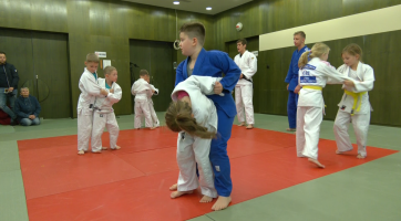 Bílá kimona zářila po celý víkend na třech tatami