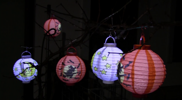 Děti s lampiony prošly zarazickými vinohrady