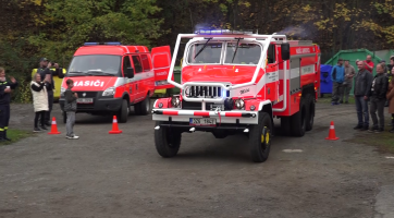 Dobrovolní hasiči odhalili unikátní lesní speciál na podvozku Praga V3S