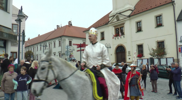 Oslavy poctil návštěvou český král