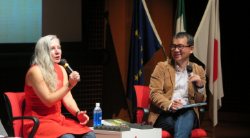 Zlín v centru Tokia. Markéta Pilátová prezentovala baťovský odkaz na mezinárodním literárním festivalu