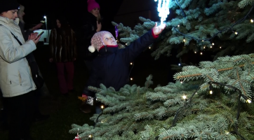 Advent v Lužicích odstartoval rozsvícením stromu i jarmarkem