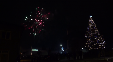 Mikuláš se spustil ze střechy kostela a přivezl velkolepý ohňostroj