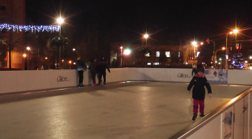 Otrokovické náměstí ožilo díky umělému kluzišti