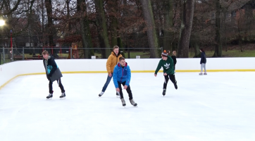 V zámeckém parku začala druhá bruslařská sezóna
