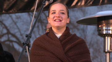 Adventní víkend prozářili šermíři i místní soubory