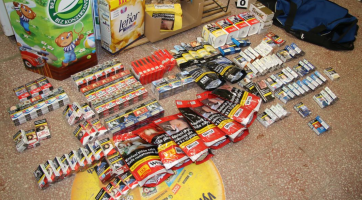 Policisté chytili zloděje přímo při činu. Obsah tašek s lupem je dost překvapil